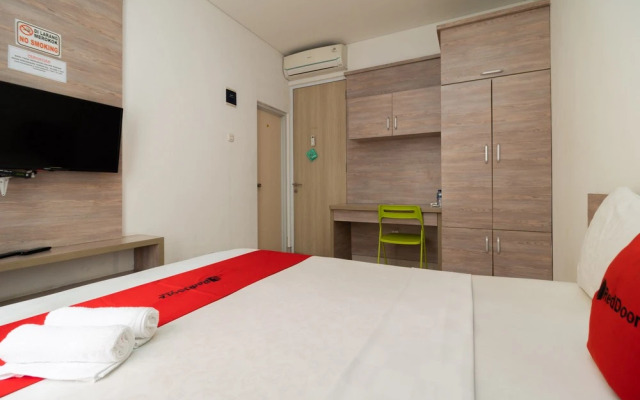 RedDoorz Syariah near Prasetya Mulya Cilandak Campus