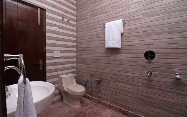 OYO 9019 Golden Park Kirti Nagar