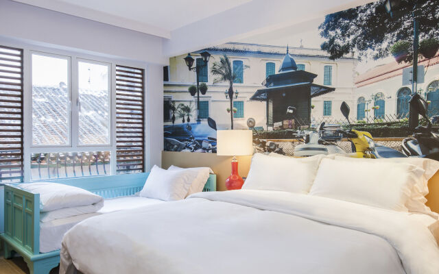 Caravel Hotel