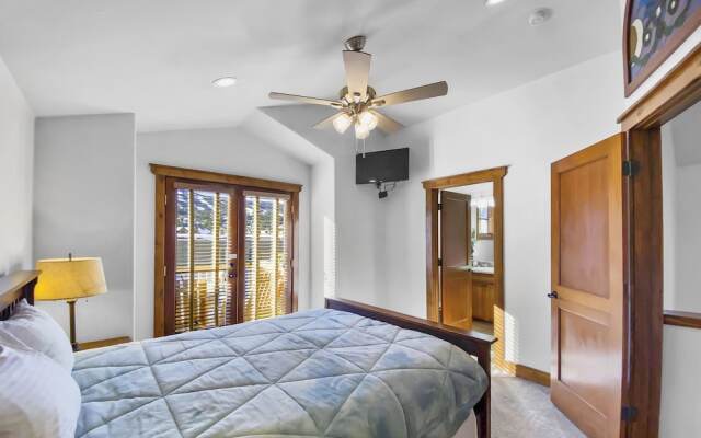 Mountain Ridge  2 Bedroom Townhouse by RedAwning