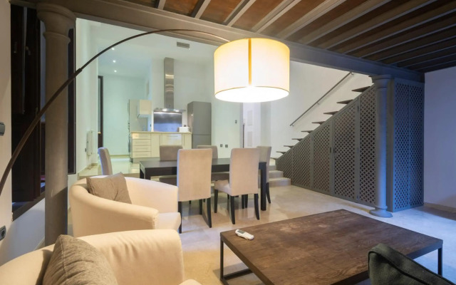 APARTAMENTOS DELUXE PALACIO DE LOS JERÓNIMOS free parking