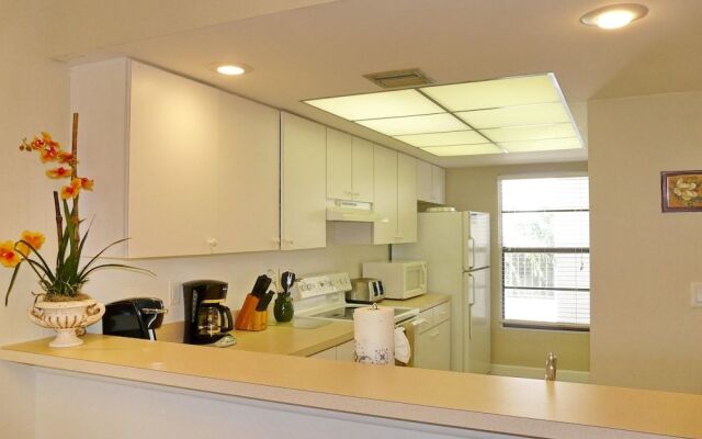 Stylish Condo Across From South Beach