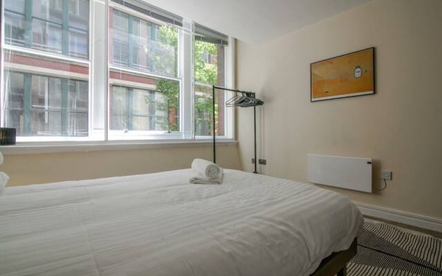 Stunning 1-bed Flat in Trendy Manchester Sleeps 4