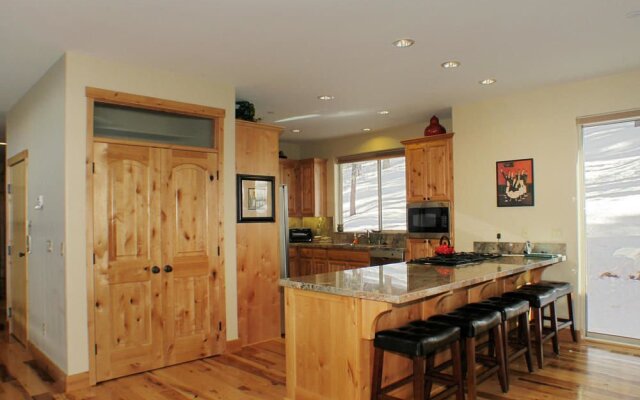 The Pine Tree Lodge