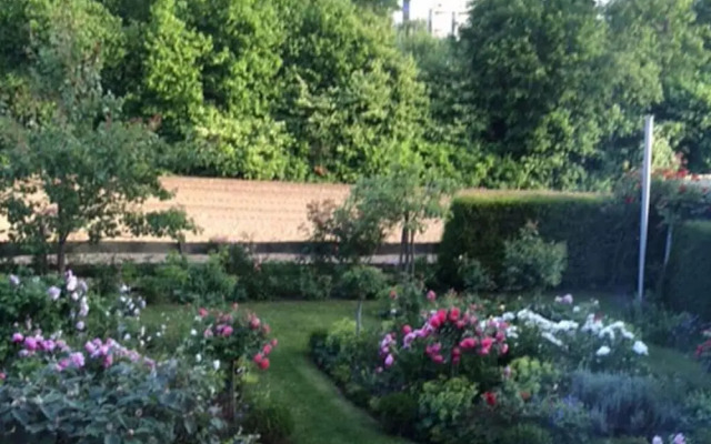 \"country House Flair\"