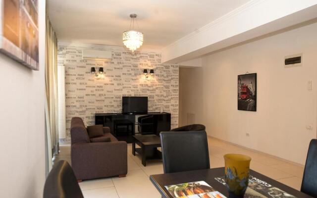 Lake Divine Apartment 11