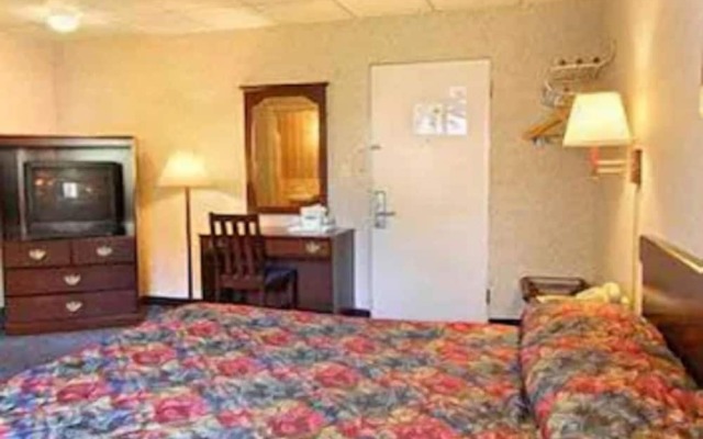 Travelodge Cleveland Lakewood