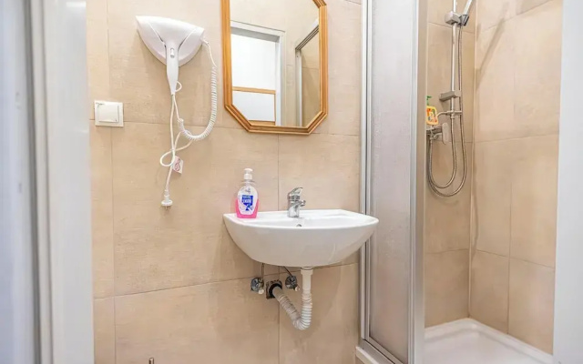 Bright Apartment Near Wiener Stadthalle