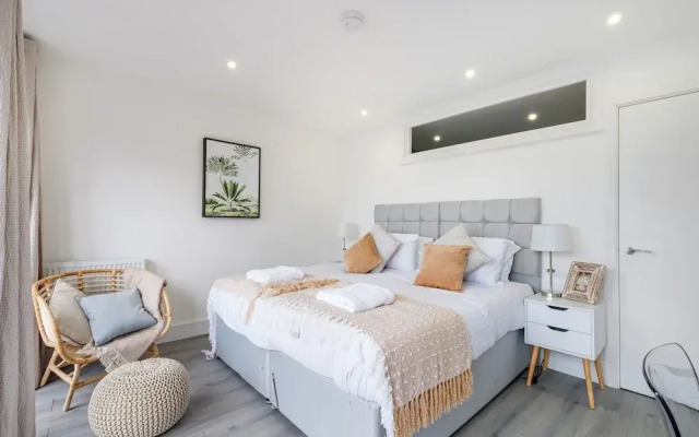 Luxury 1 & 2 bed Apartment free parking