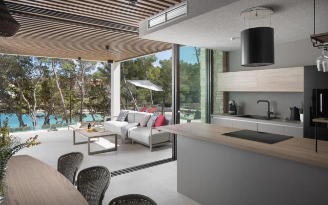 Vale Residence - exclusive & private property by the sea