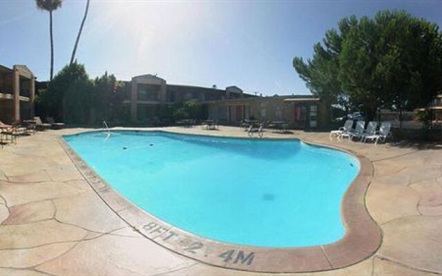 Vallejo Inn & Suites