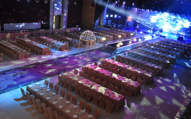 Shenzhen Baoan PLUS Gems Cube Hotel