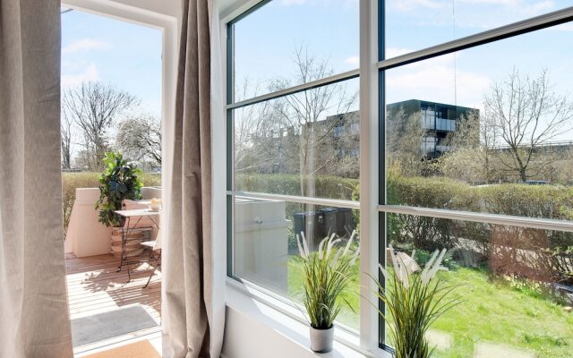 Sanders Charm - Chic 2-bdr Apt With Shared Garden