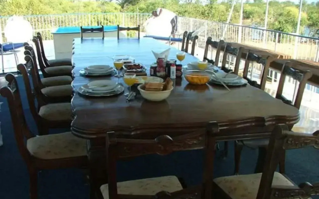 Houseboat With Aircon and Splash Pool - 2128