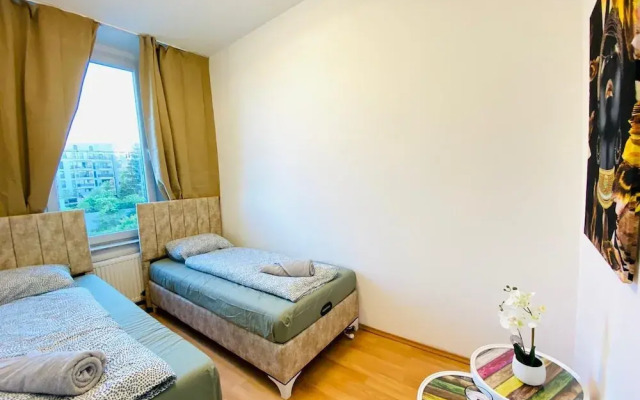 Rooms in Cozy 4BR Shared Apt Central