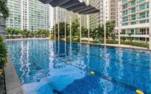 Cozy 1BR Cityview With Balcony and Near Airport
