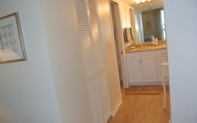 Seagate W 502 - 2 Br Condo