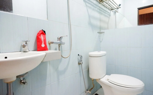 Reddoorz Plus Near Rs Hermina Kendari