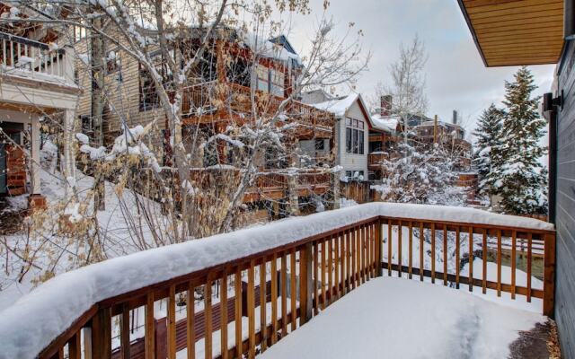 Woodside 207 4 Bedroom Home by RedAwning