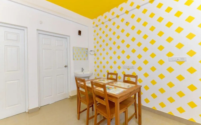 White House by OYO Rooms