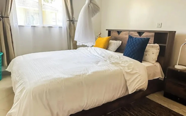 Spacious 4-bedroom with a pool