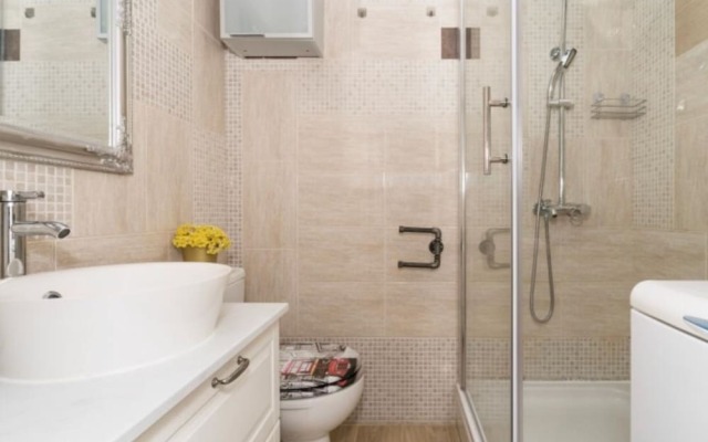 Spacious Apt. With Magnificent sea View & Balcony