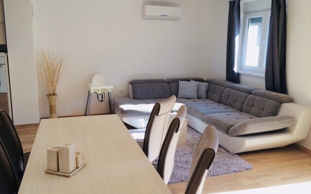 Apartment Hennion / Two Bedrooms A3 Liam