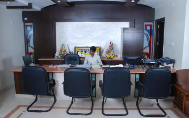 Snt Comforts Lodge by OYO Rooms