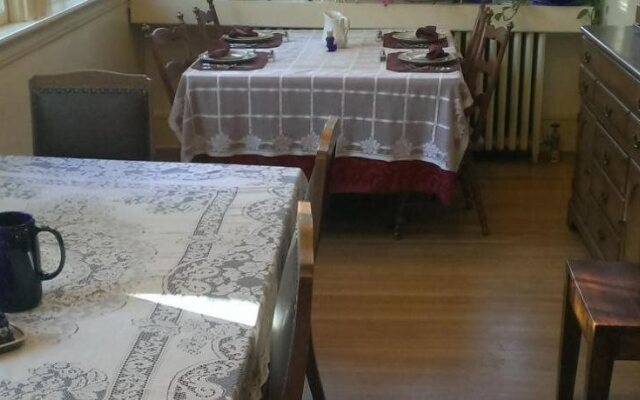 Robins Nest Bed & Breakfast