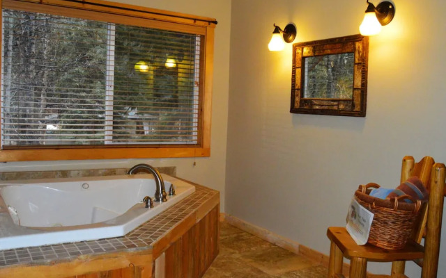 Inn on Fall River & Fall River Cabins