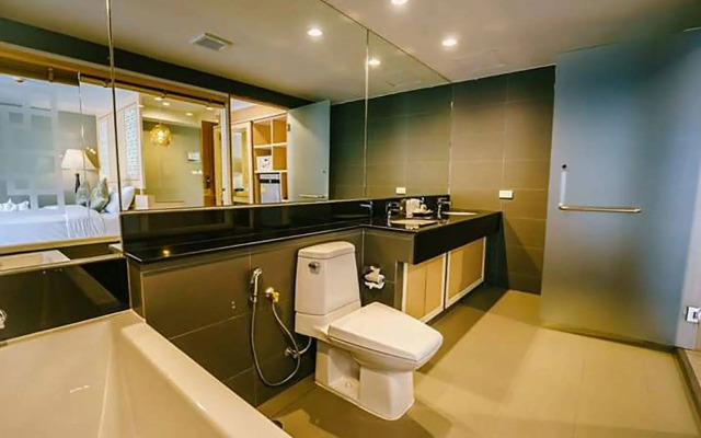 Moon Dragon Hotel