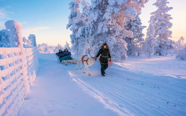 Star Arctic Hotel & Activities