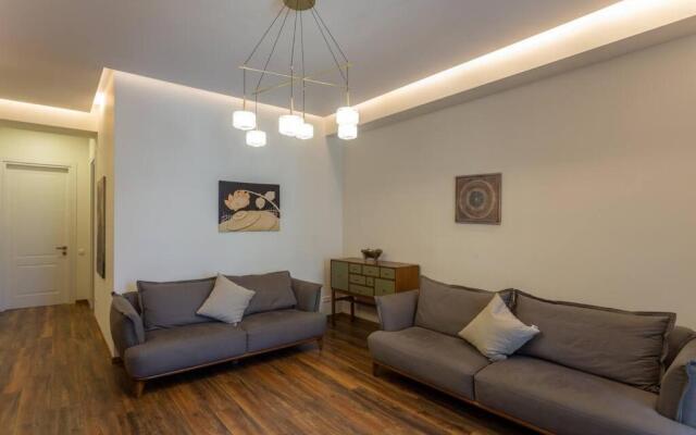 Stylish 2 BR Apartment on Chavchavadze Avenue