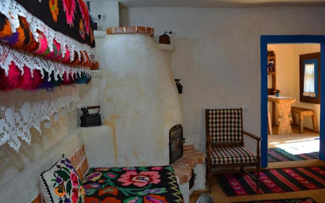 Casa Colț din Maramureș - Old Traditional House