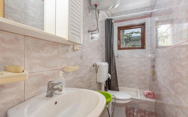 Nice Apartment in Malinska With 2 Bedrooms and Wifi