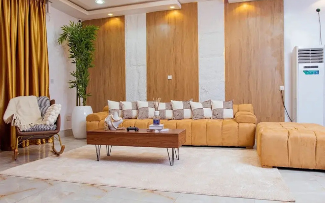 TM Luxe Stays Apartment