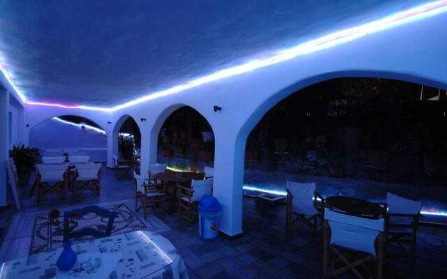 Psarou Beach