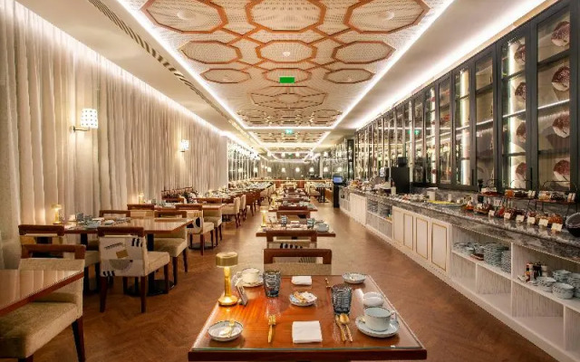 Wine & Books Porto Hotel