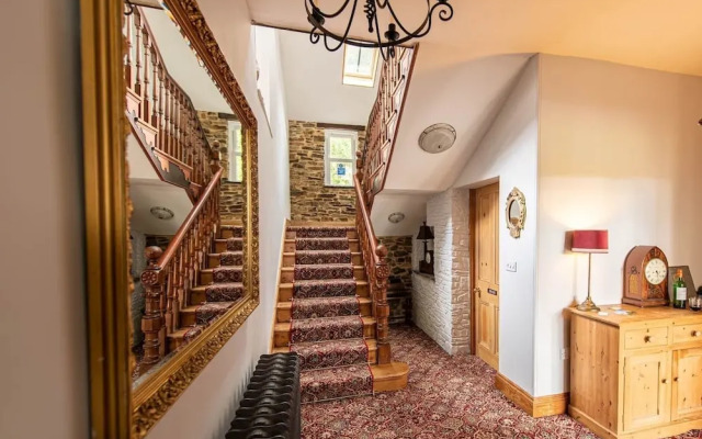 Stunning 6-bed House With Huge Garden on Dartmoor