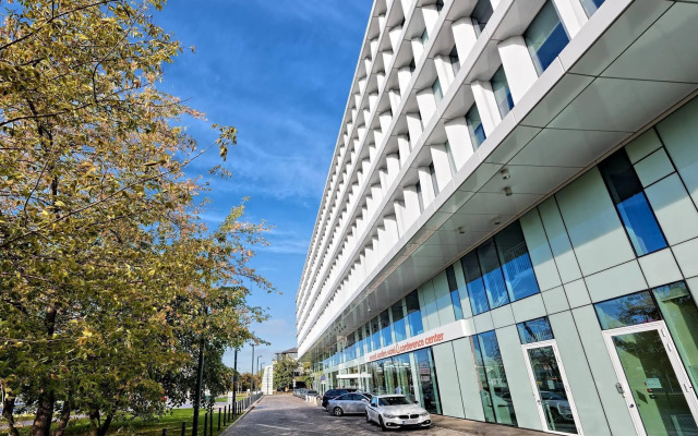 Sound Garden Hotel Airport