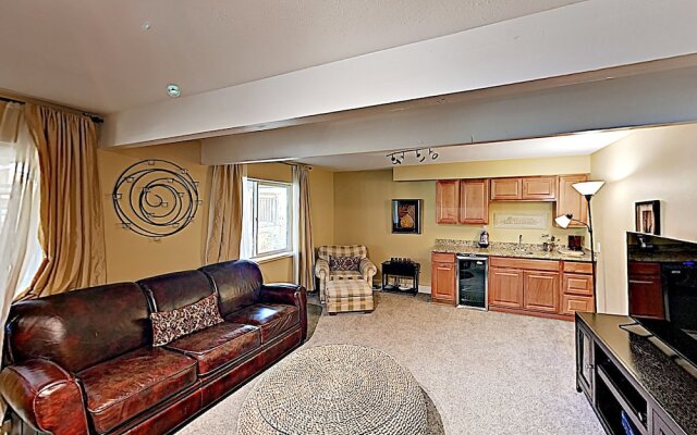 Charming & Warm Private 'in-Town' Home by RedAwning