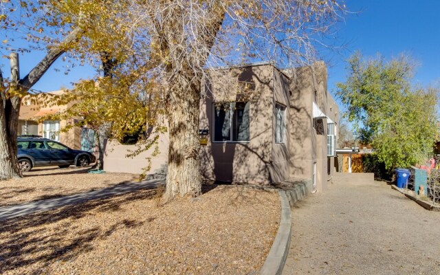 Silver Hill Apartment Near UNM Campus!