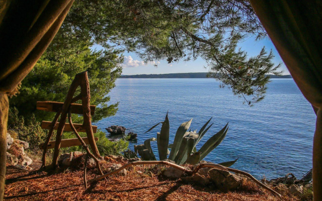 Cast Away - Eco Village