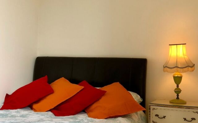 2 Bedroom Flat Near Leith