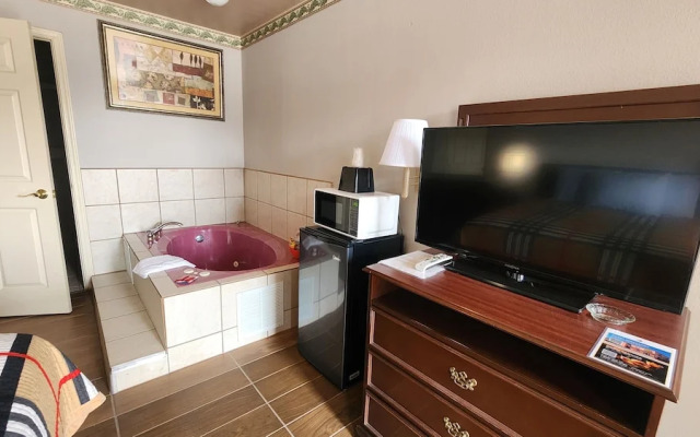 Benbrook Inn & Suites