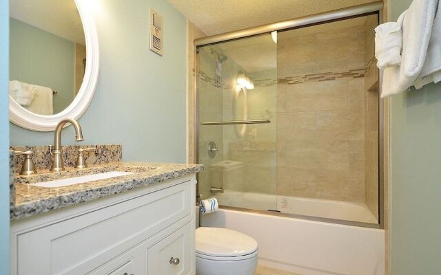 Shoreline 3073 Condo by RedAwning