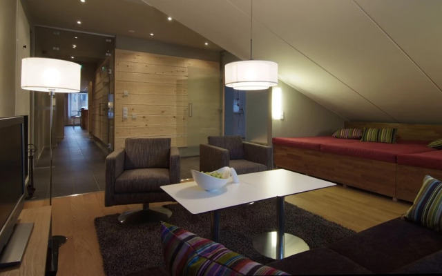 Levi Suites Unna Mànnu