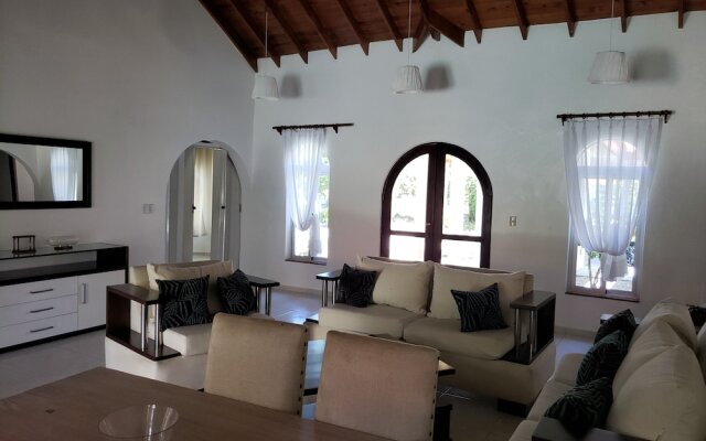 Villa 6 Bedrooms Guests Friendly