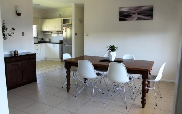 Edge Hill Clean & Green Cairns, 7 Minutes from the Airport, 7 Minutes to Cairns CBD & Reef Fleet Terminal