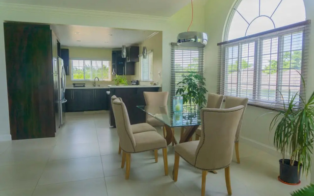 Penthouse By The Sea 3BD Apartment OLR